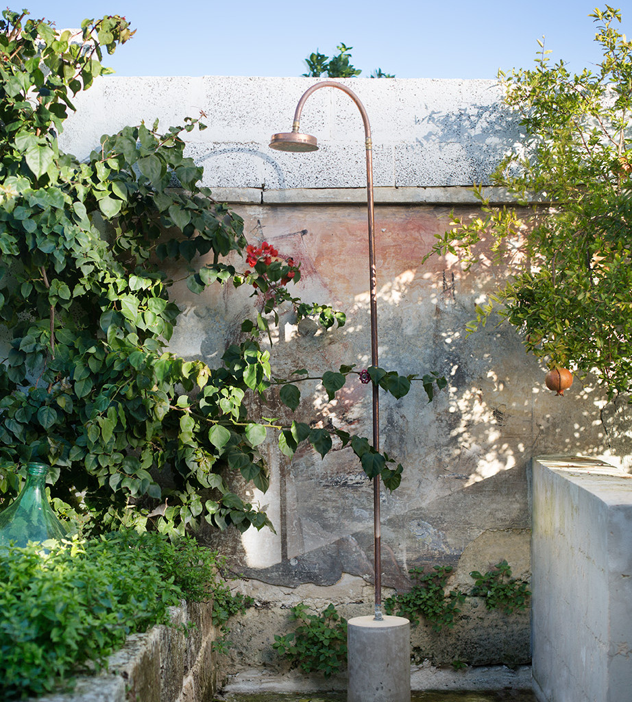 Casa_Pizzelli_221018_5D3_0793b_LR_Garden_Outdoor shower