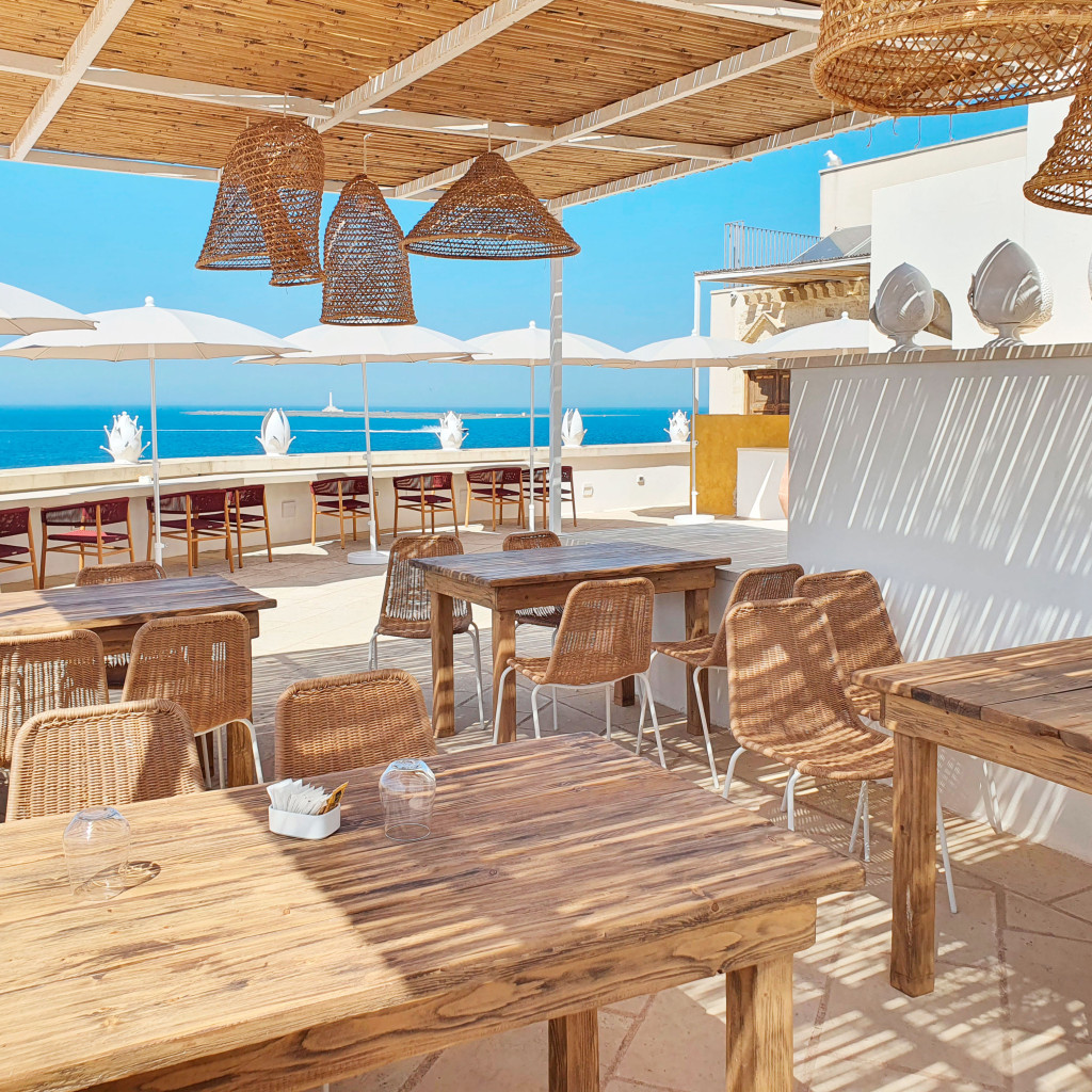 ristorante gallipoli - bastione - tavoli il terrazza con affacico sul mare